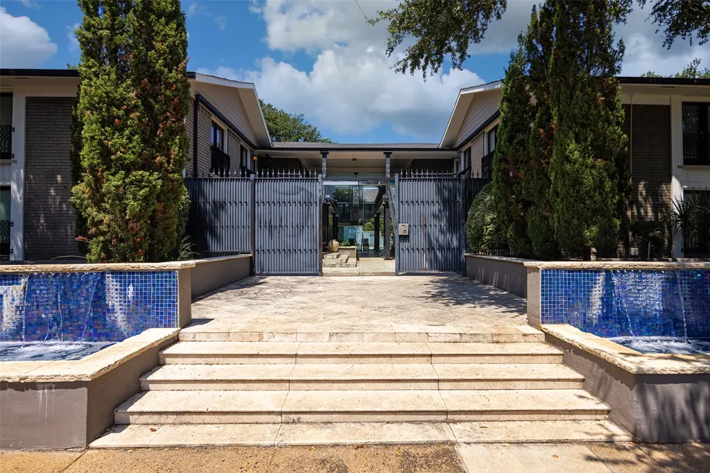 10221 Regal Oaks Drive Dallas TX 75230