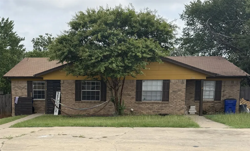 206 Pine Meadow Drive Kennedale TX 76060