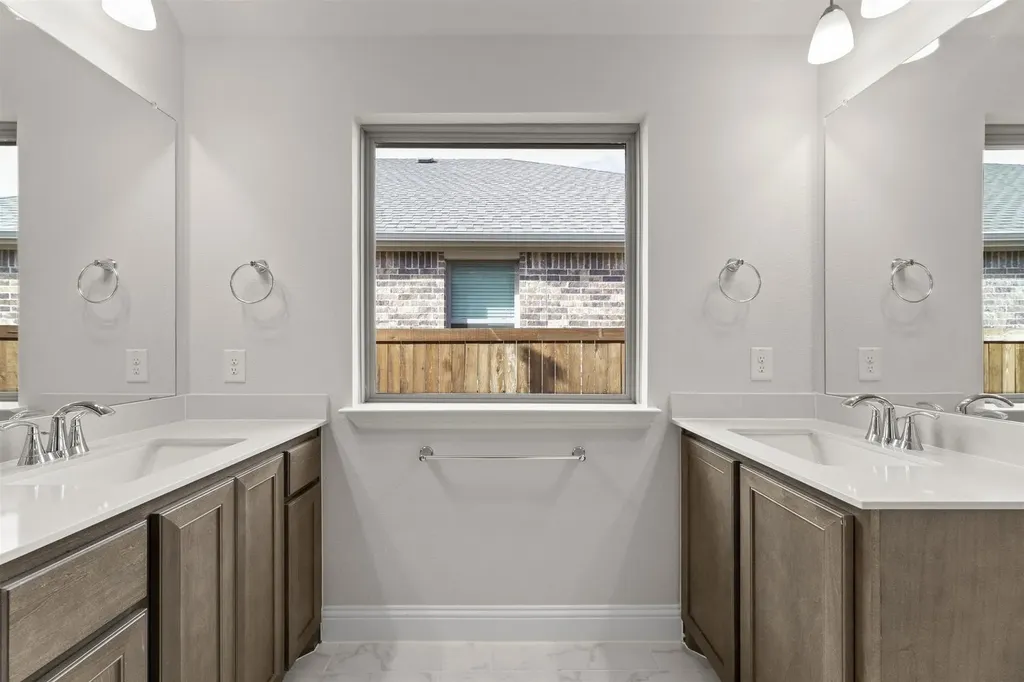 3805 Maize Avenue Heartland TX 75114