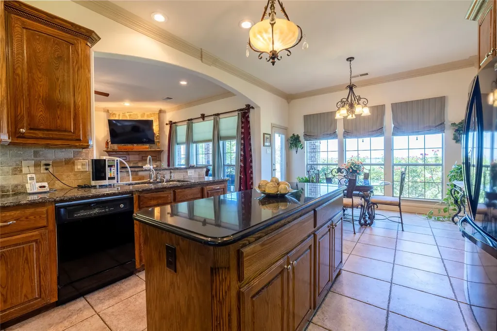2722 W Alamosa Drive Terrell TX 75160