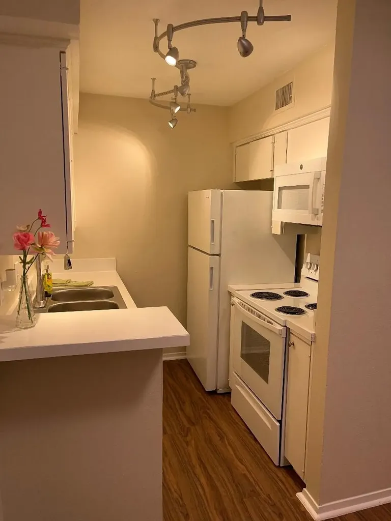 4859 Cedar Springs Road Dallas TX 75219