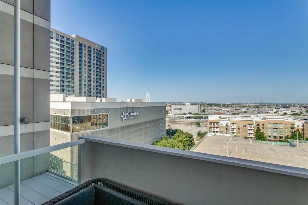 2408 Victory Park Lane Dallas TX 75219