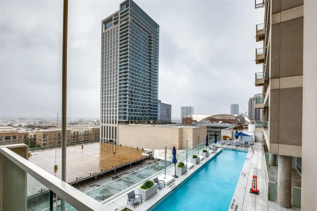 2408 Victory Park Lane Dallas TX 75219