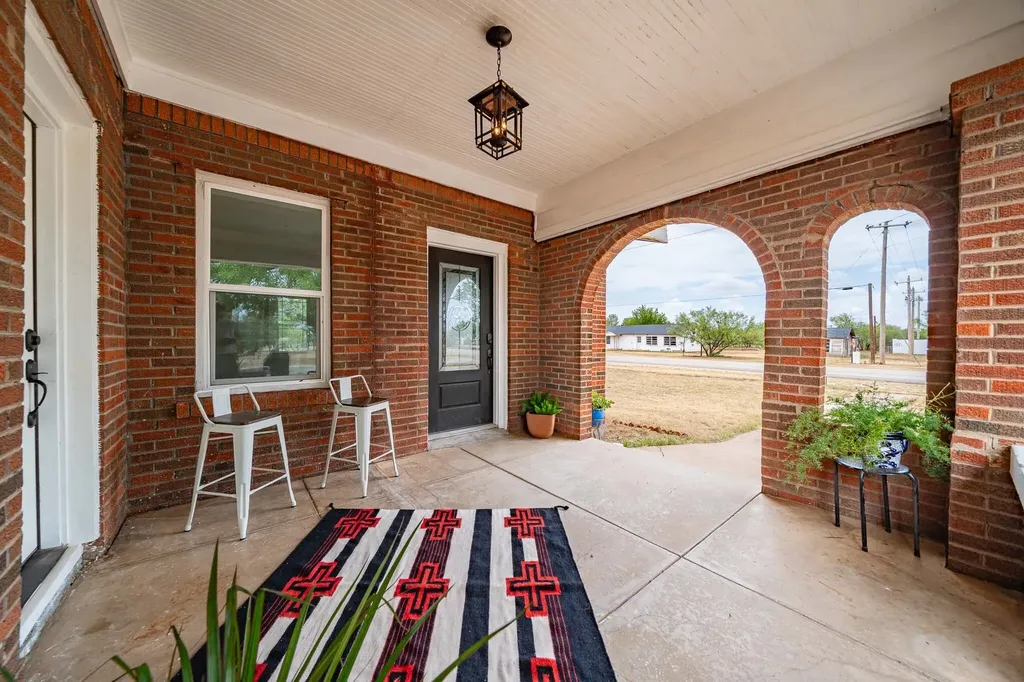 305 W Swenson Avenue Aspermont TX 79502