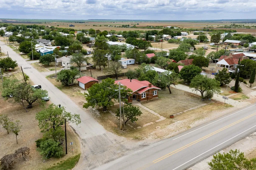 305 W Swenson Avenue Aspermont TX 79502