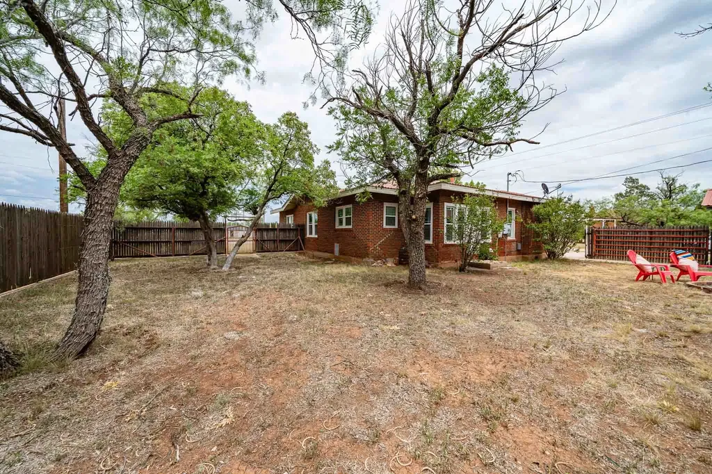305 W Swenson Avenue Aspermont TX 79502