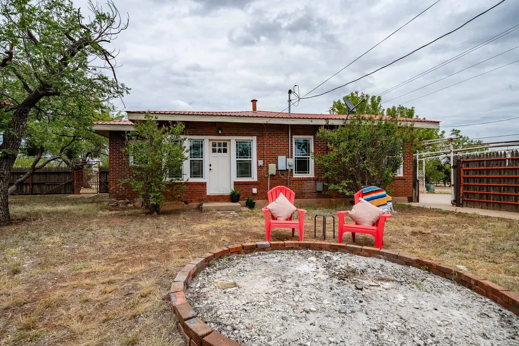 305 W Swenson Avenue Aspermont TX 79502