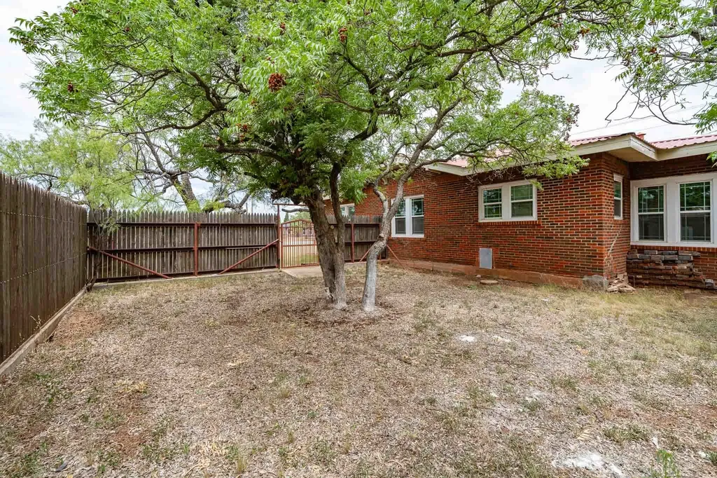 305 W Swenson Avenue Aspermont TX 79502