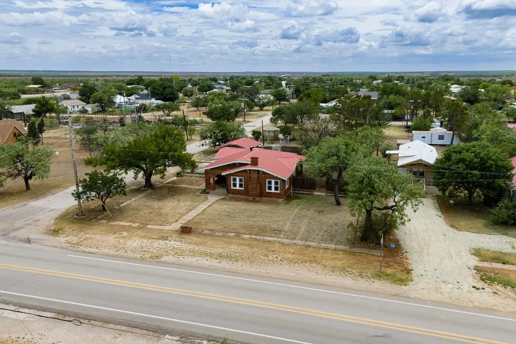 305 W Swenson Avenue Aspermont TX 79502