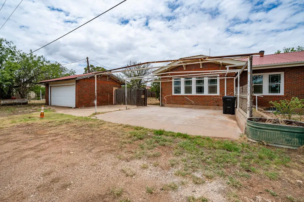 305 W Swenson Avenue Aspermont TX 79502