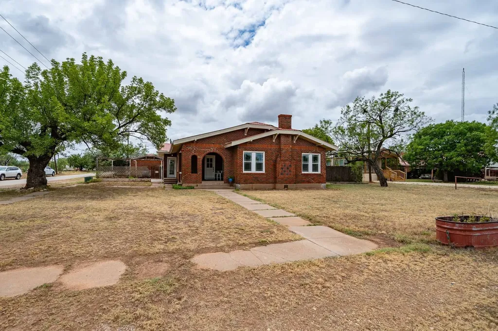 305 W Swenson Avenue Aspermont TX 79502
