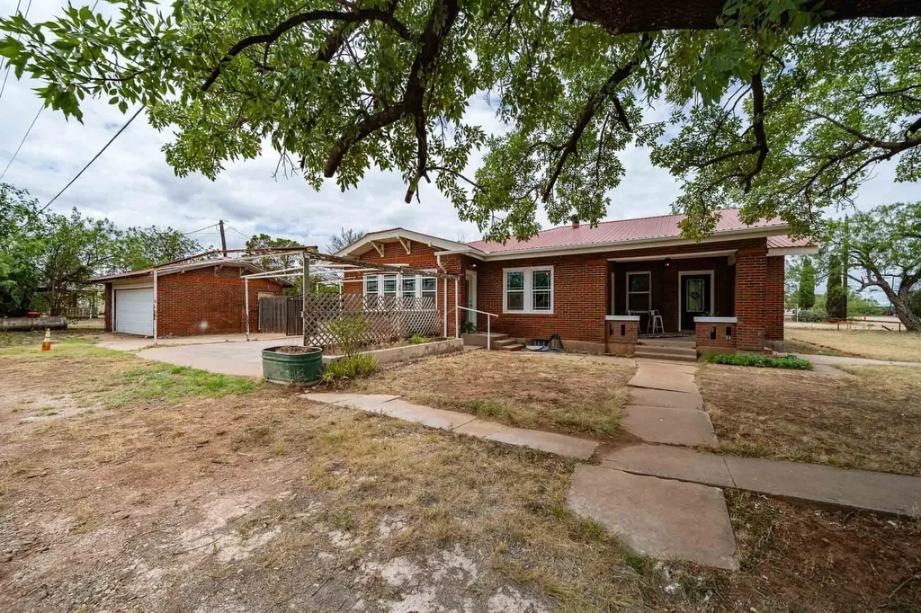305 W Swenson Avenue Aspermont TX 79502