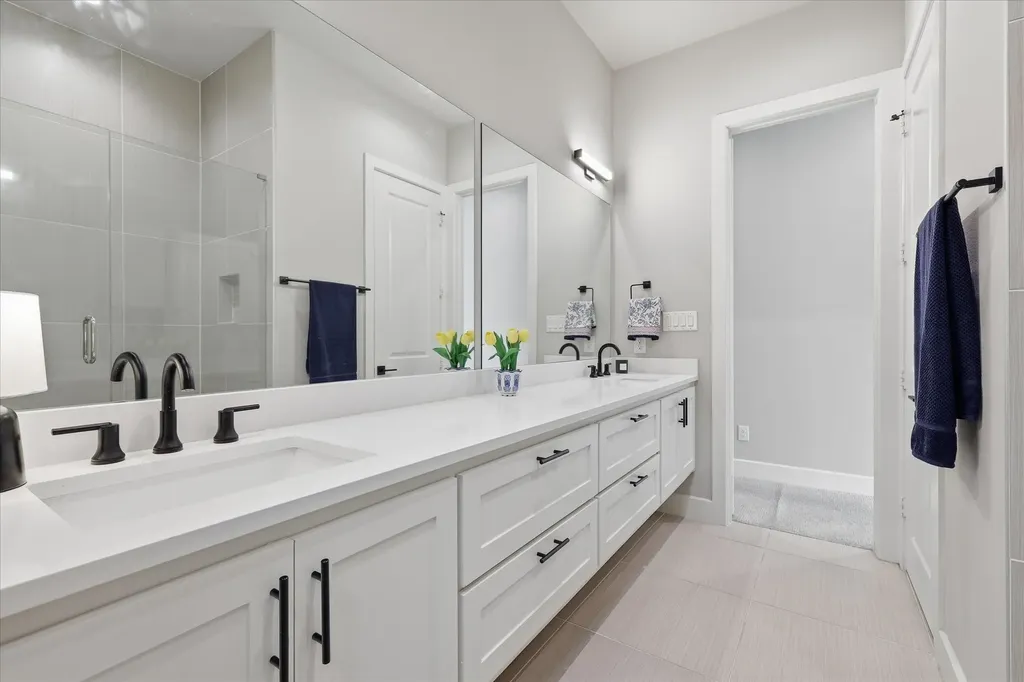 131 Garden Court E Arlington TX 76013