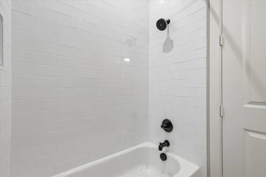 131 Garden Court E Arlington TX 76013