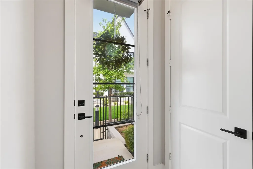 131 Garden Court E Arlington TX 76013