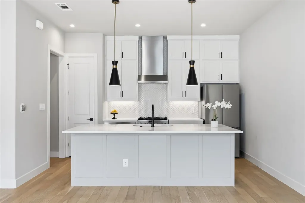 131 Garden Court E Arlington TX 76013