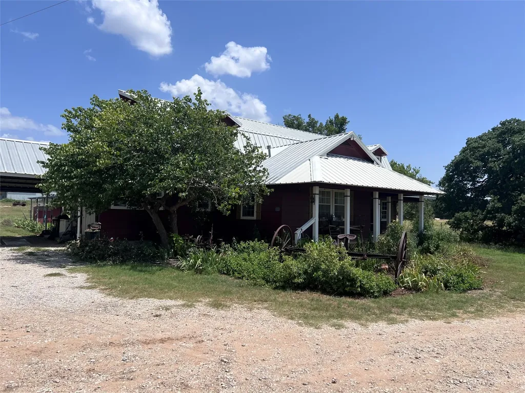706 County Road 4599 Boyd TX 76023