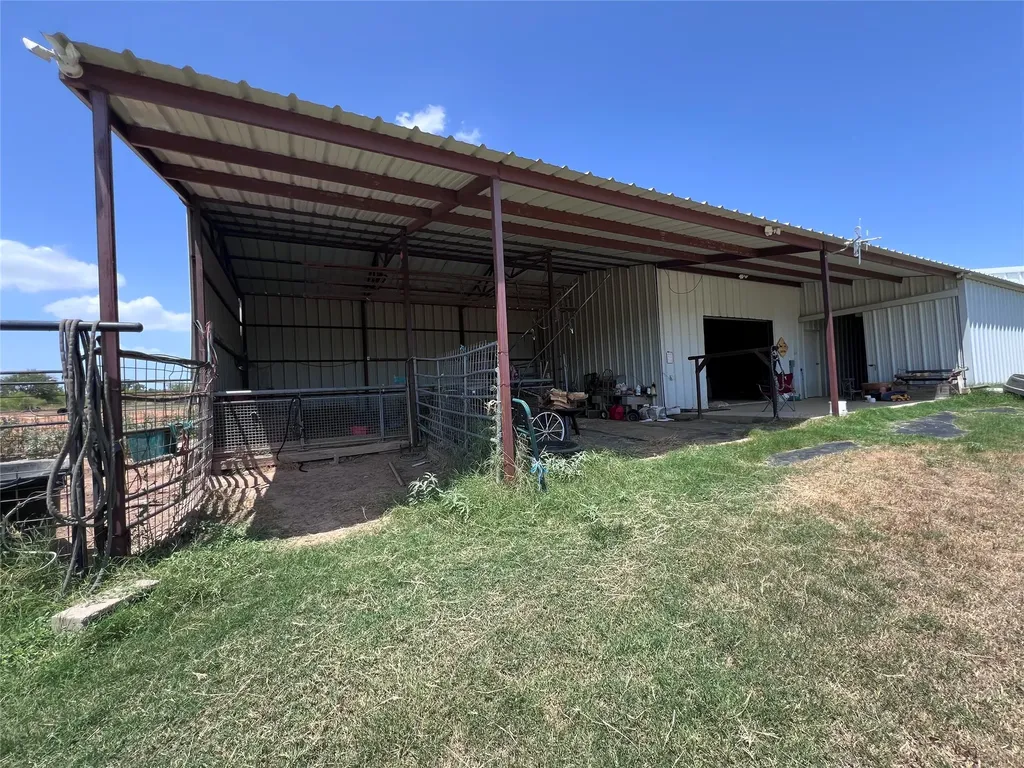 706 County Road 4599 Boyd TX 76023