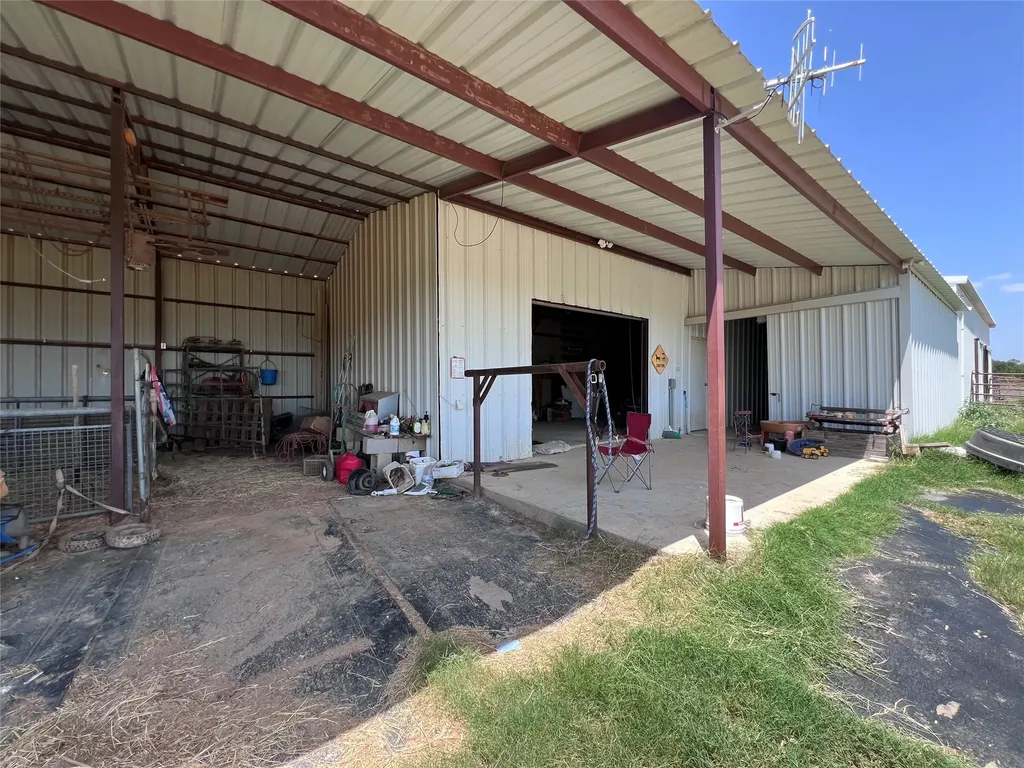 706 County Road 4599 Boyd TX 76023