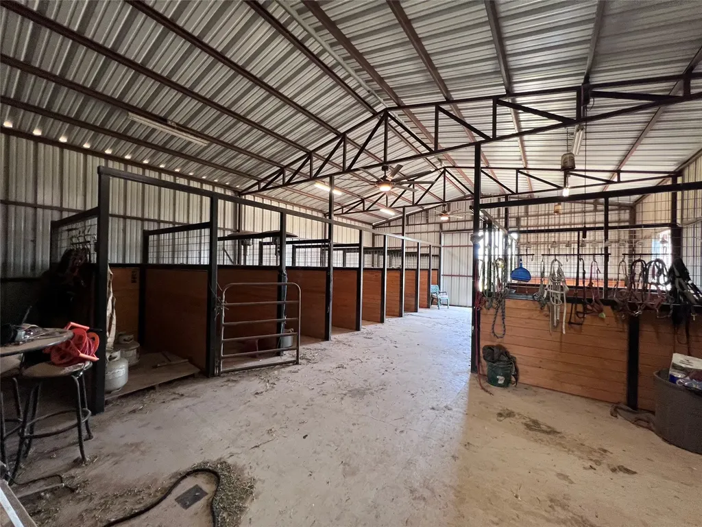 706 County Road 4599 Boyd TX 76023
