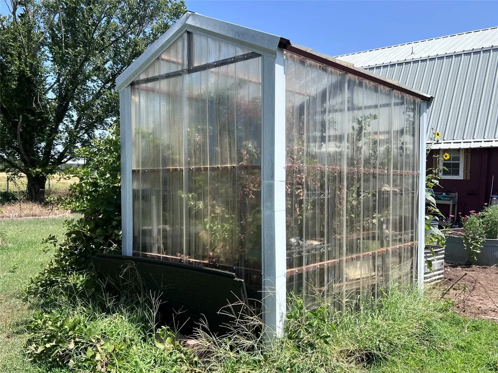 706 County Road 4599 Boyd TX 76023