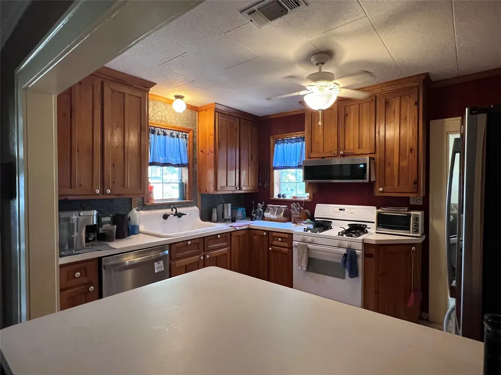 706 County Road 4599 Boyd TX 76023