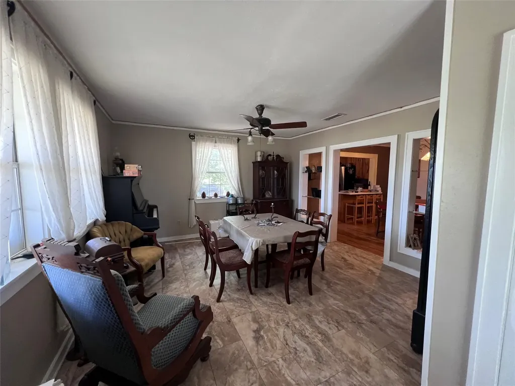 706 County Road 4599 Boyd TX 76023