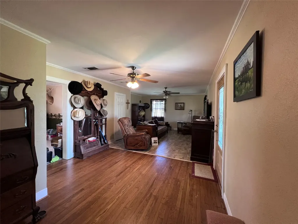 706 County Road 4599 Boyd TX 76023