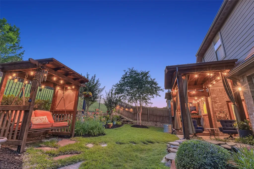 4512 Seventeen Lakes Court Fort Worth TX 76262