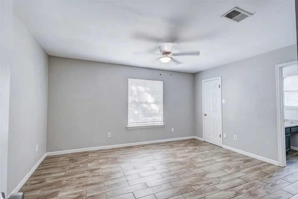 2904 S Fielder Road Arlington TX 76015