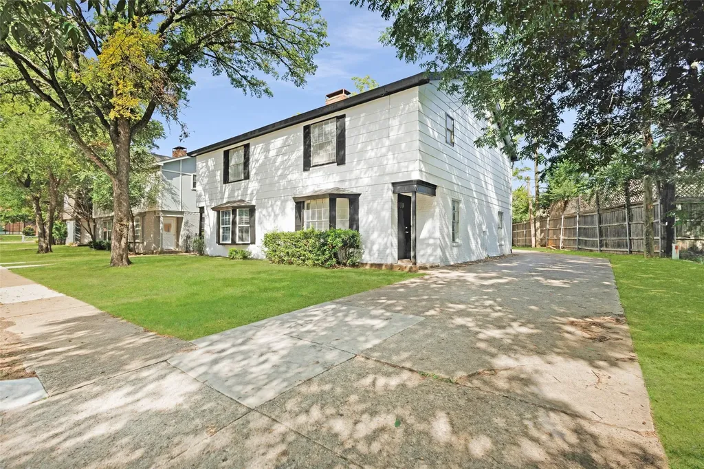 2904 S Fielder Road Arlington TX 76015