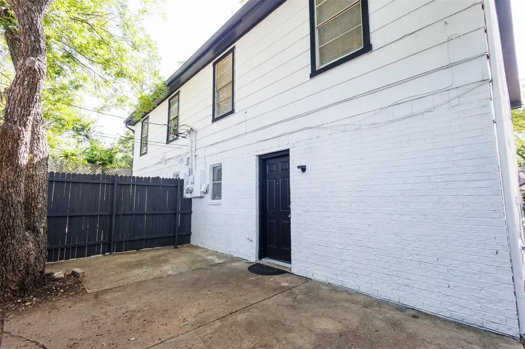 2904 S Fielder Road Arlington TX 76015
