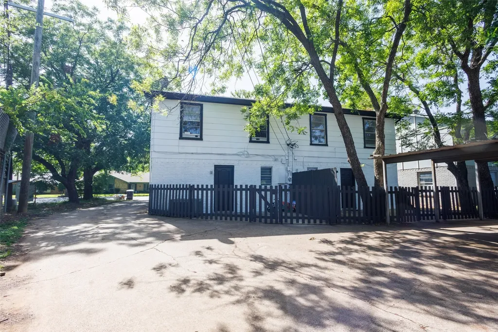 2904 S Fielder Road Arlington TX 76015