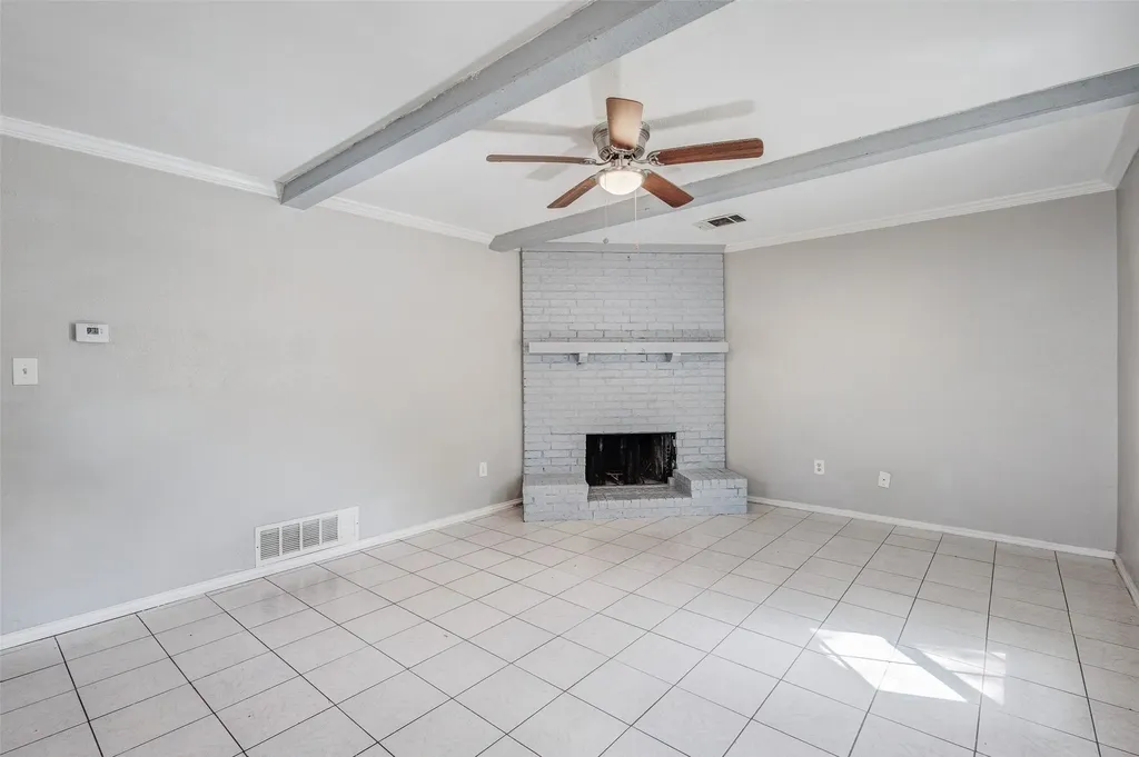 2904 S Fielder Road Arlington TX 76015