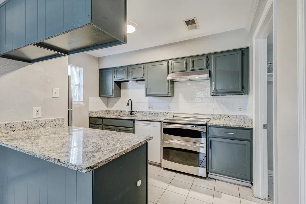 2904 S Fielder Road Arlington TX 76015