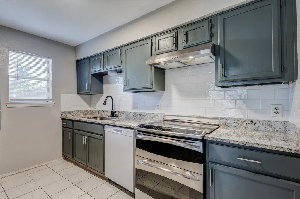 2904 S Fielder Road Arlington TX 76015