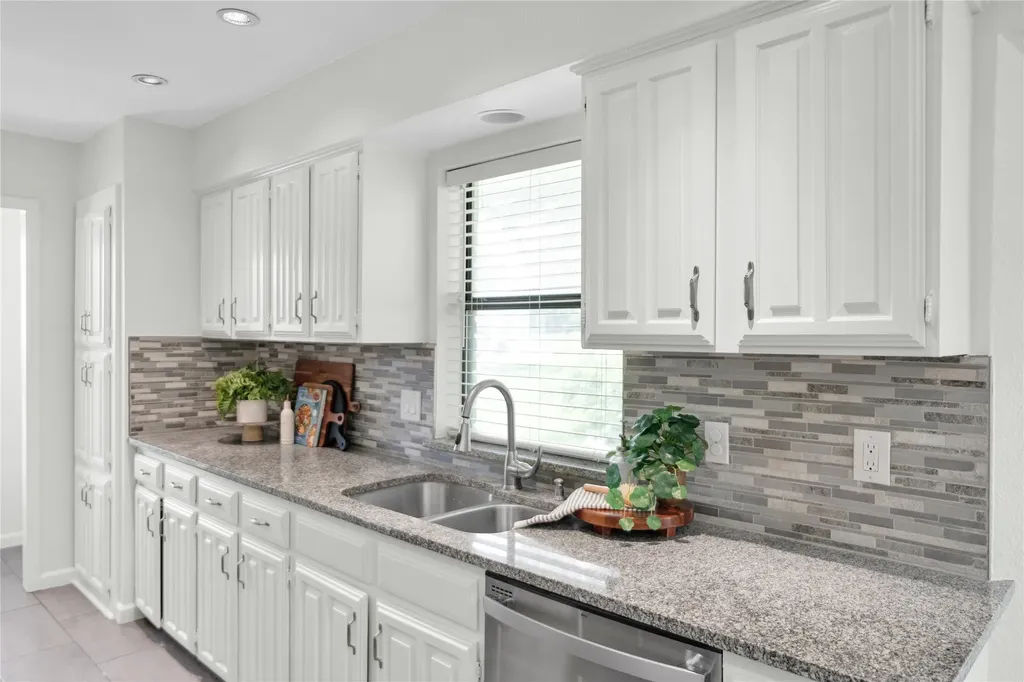 2600 Summertree Drive Carrollton TX 75006