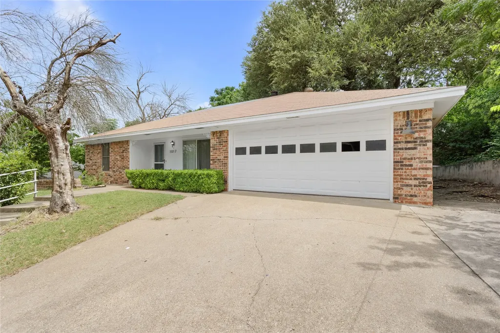 1017 Wedgewood Drive Woodway TX 76712
