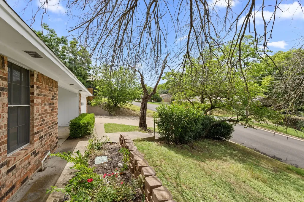 1017 Wedgewood Drive Woodway TX 76712