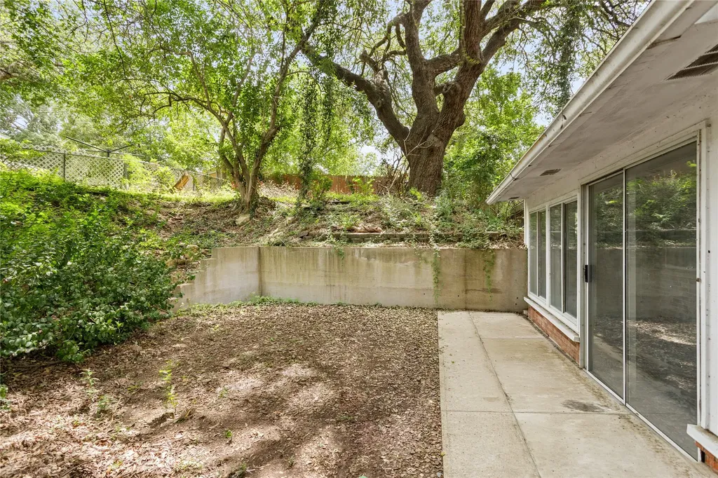 1017 Wedgewood Drive Woodway TX 76712