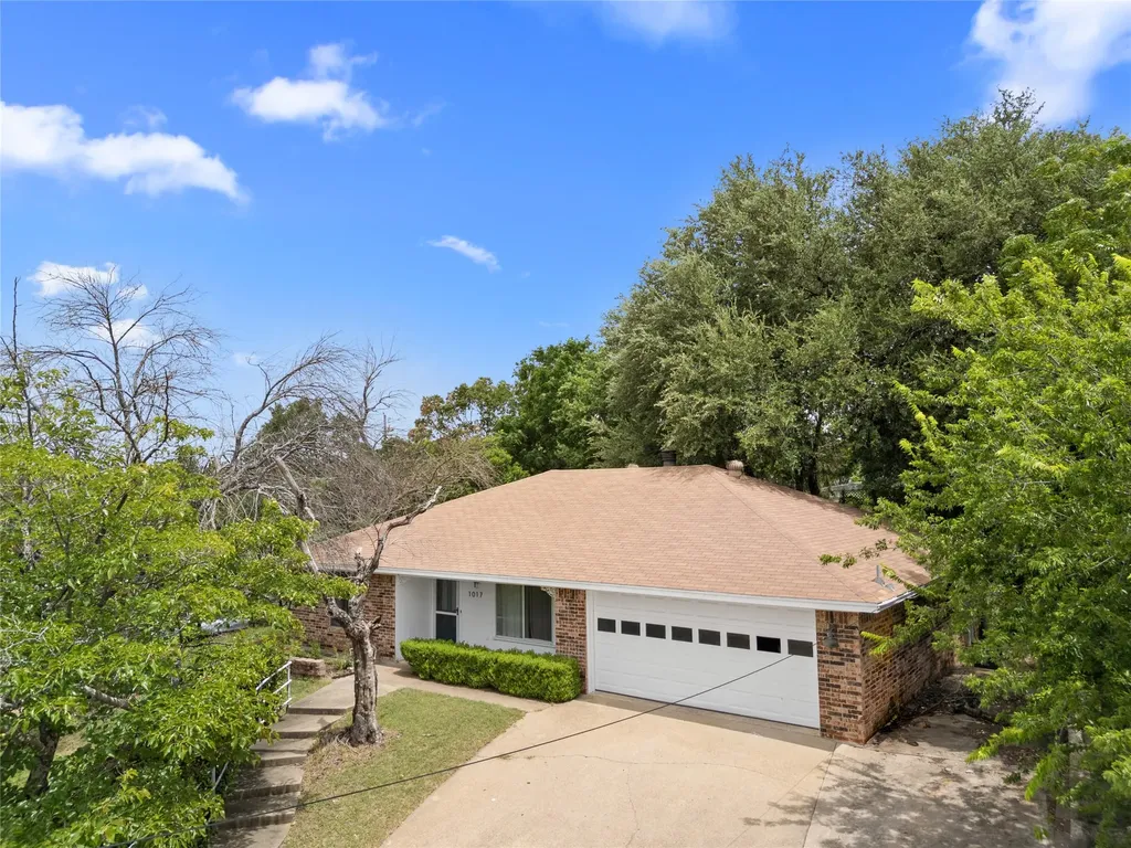 1017 Wedgewood Drive Woodway TX 76712