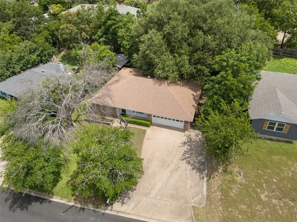 1017 Wedgewood Drive Woodway TX 76712
