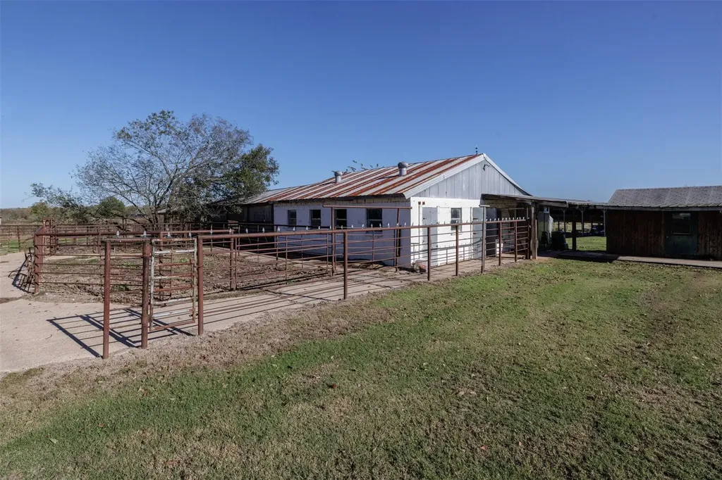 765 Rs County Road 3410 Emory TX 75440
