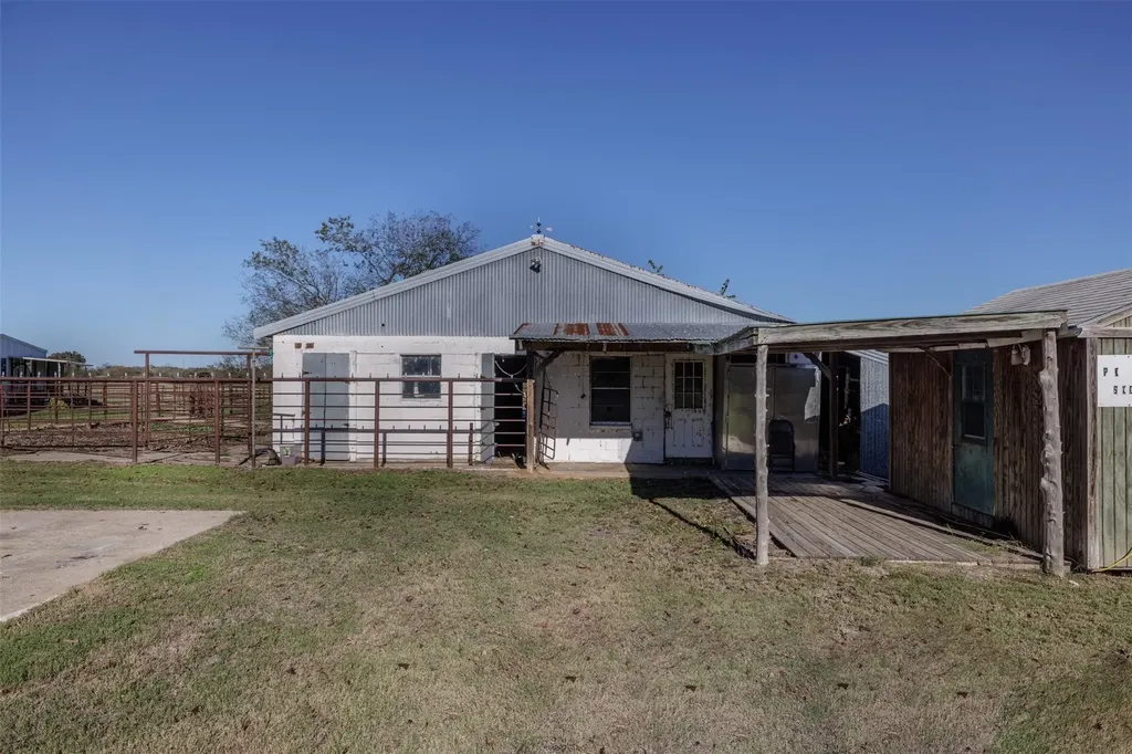 765 Rs County Road 3410 Emory TX 75440