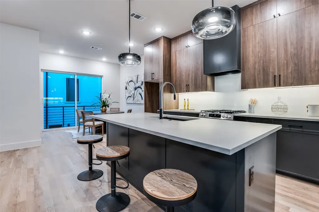 2906 Hawthorne Avenue Dallas TX 75219