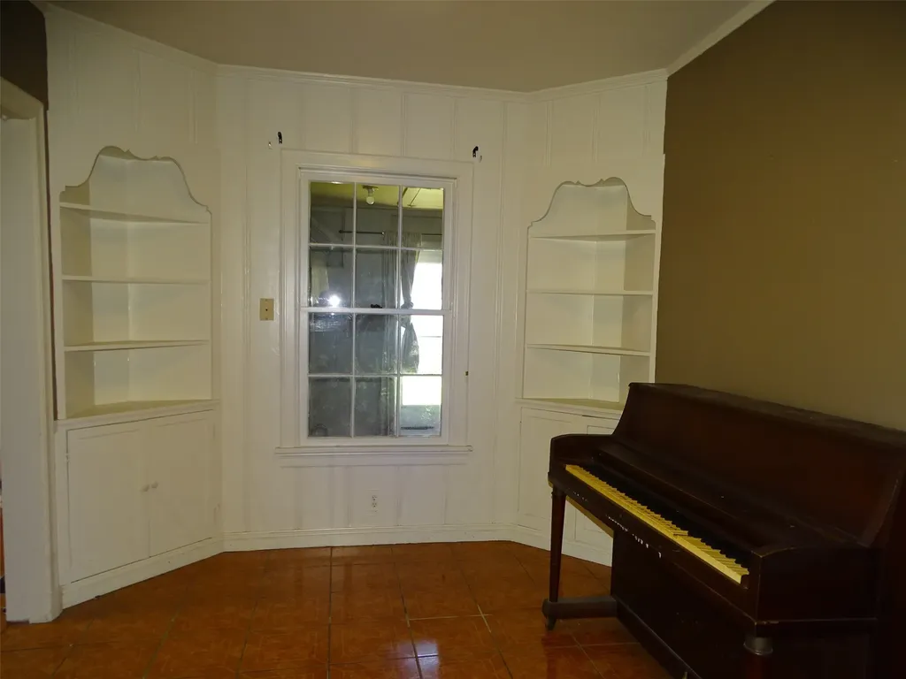 408 W Tyler Street Ennis TX 75119