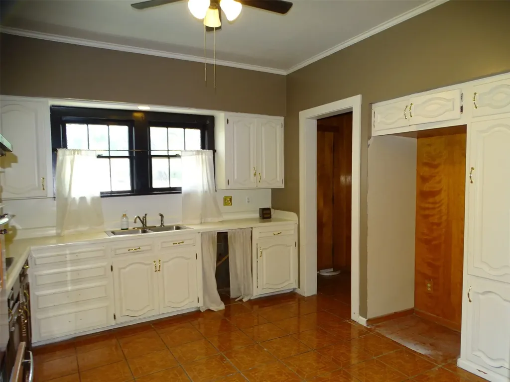 408 W Tyler Street Ennis TX 75119