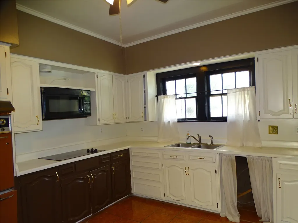 408 W Tyler Street Ennis TX 75119