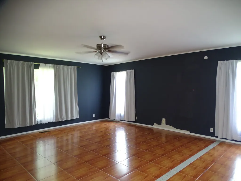 408 W Tyler Street Ennis TX 75119