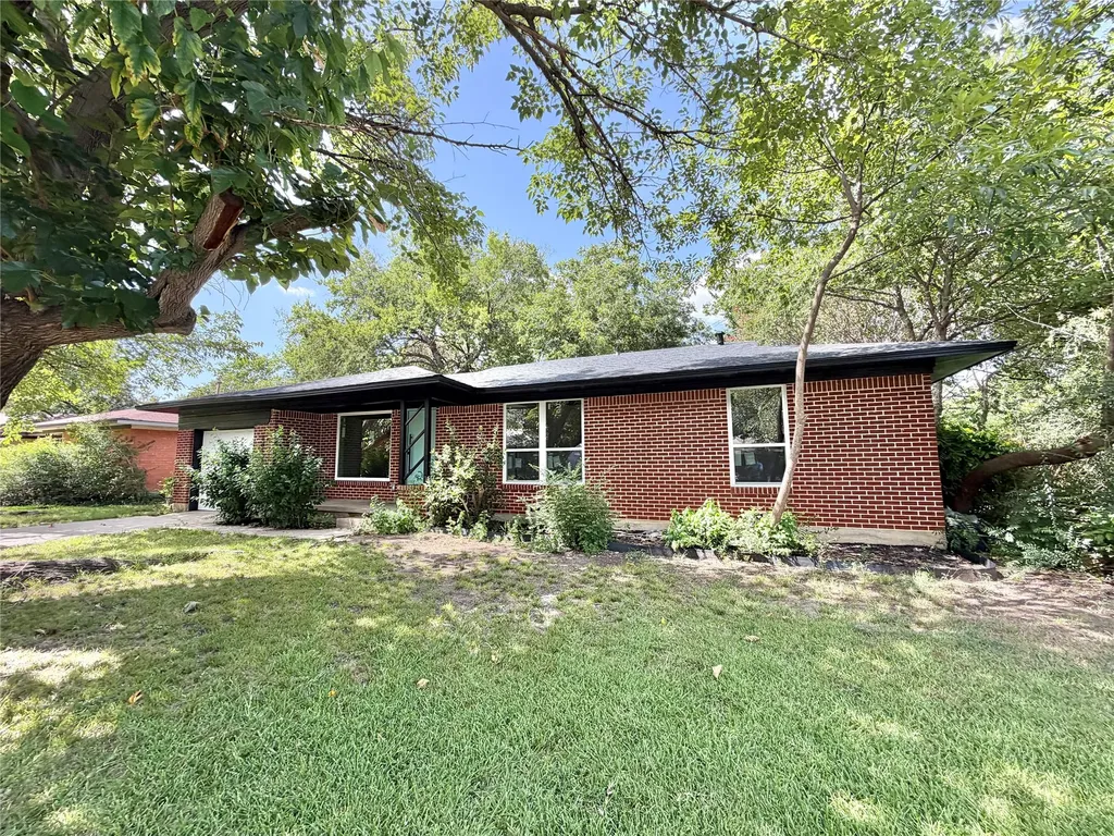1812 Carlton Street Denton TX 76201